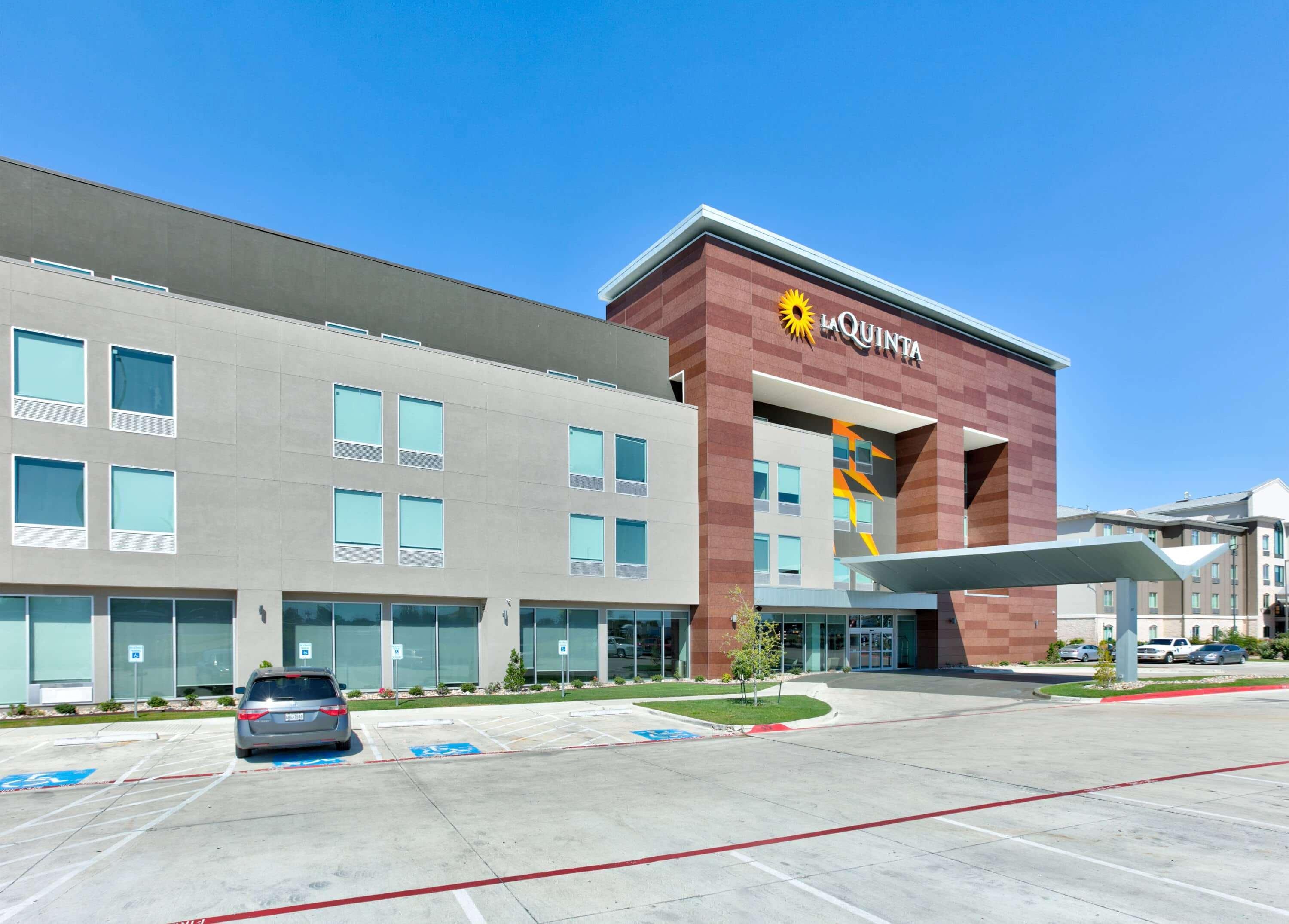 La Quinta Inn & Suites By Wyndham Dallas/Fairpark Εξωτερικό φωτογραφία