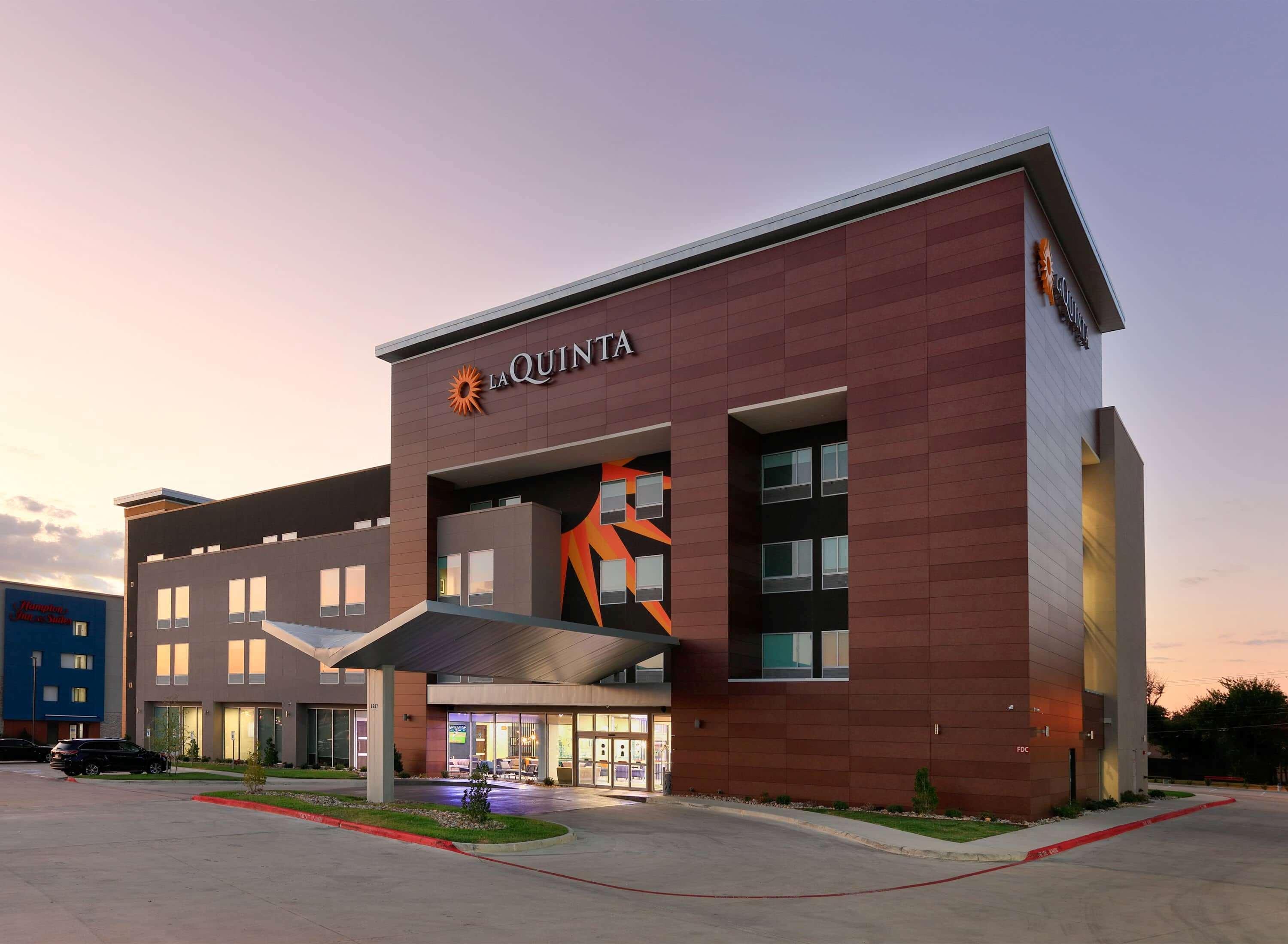 La Quinta Inn & Suites By Wyndham Dallas/Fairpark Εξωτερικό φωτογραφία