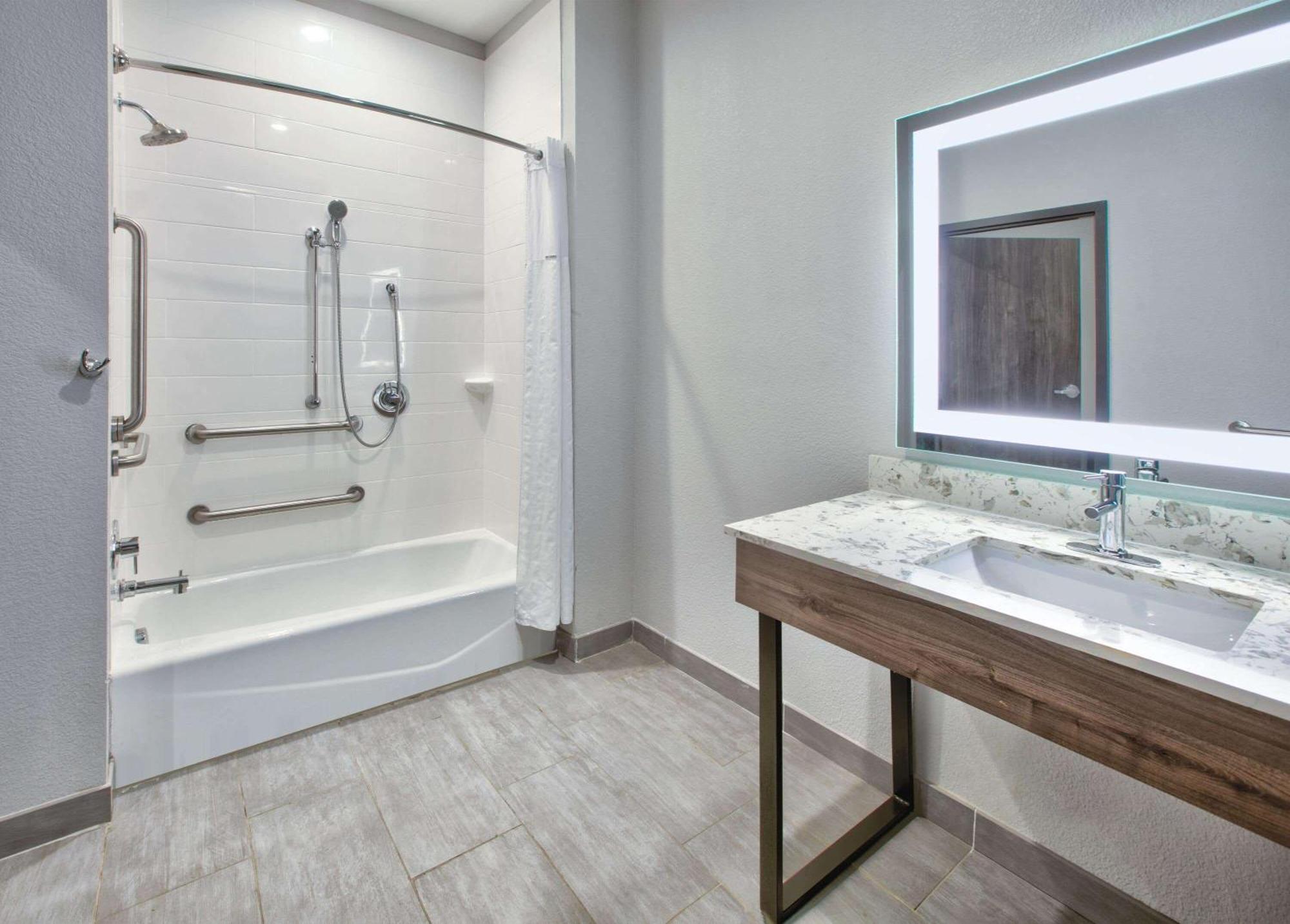 La Quinta Inn & Suites By Wyndham Dallas/Fairpark Εξωτερικό φωτογραφία